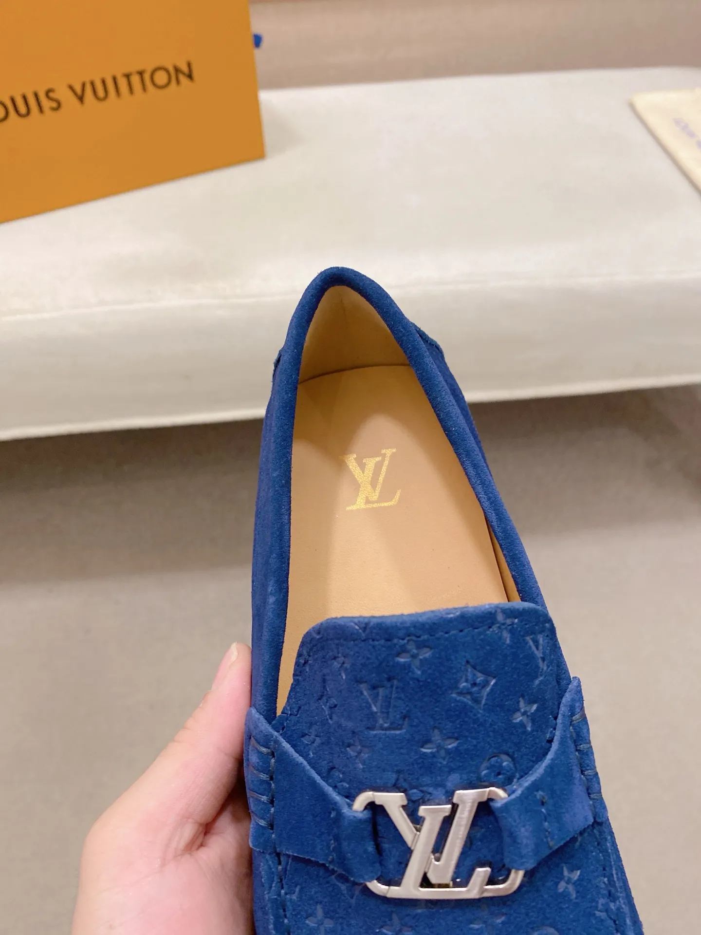 Factory price: 500💰High-end quality! LV 🆕🆕Exclusive hot-selling products in stock🔥🔥New products on the shelves, high-quality Ferragamo men's pea shoes, high-end casual driving shoes, with complete packaging! 💪 💪 Material: Imported suede cowhide 🐂 + Imported high-quality buffalo leather lining + wear-resistant outsole 👍🏻👍🏻 Features: High-end and comfortable, purely handmade 🚀 🚀 Create the perfect shoes that suit you best 🔥 🔥 Size: (38-44) 45 standard size can be customized!